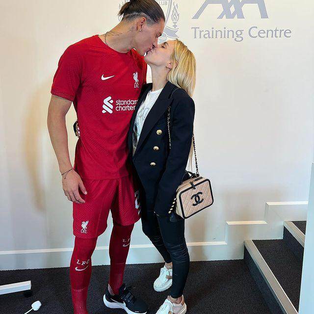 开云app-达尔文女友31岁 为他生子 跟巴萨后卫结婚生过女